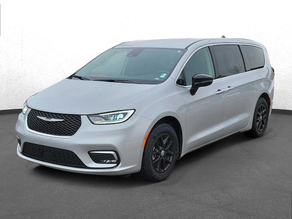 Used 2024 Chrysler Pacifica Touring L Minivan/Van