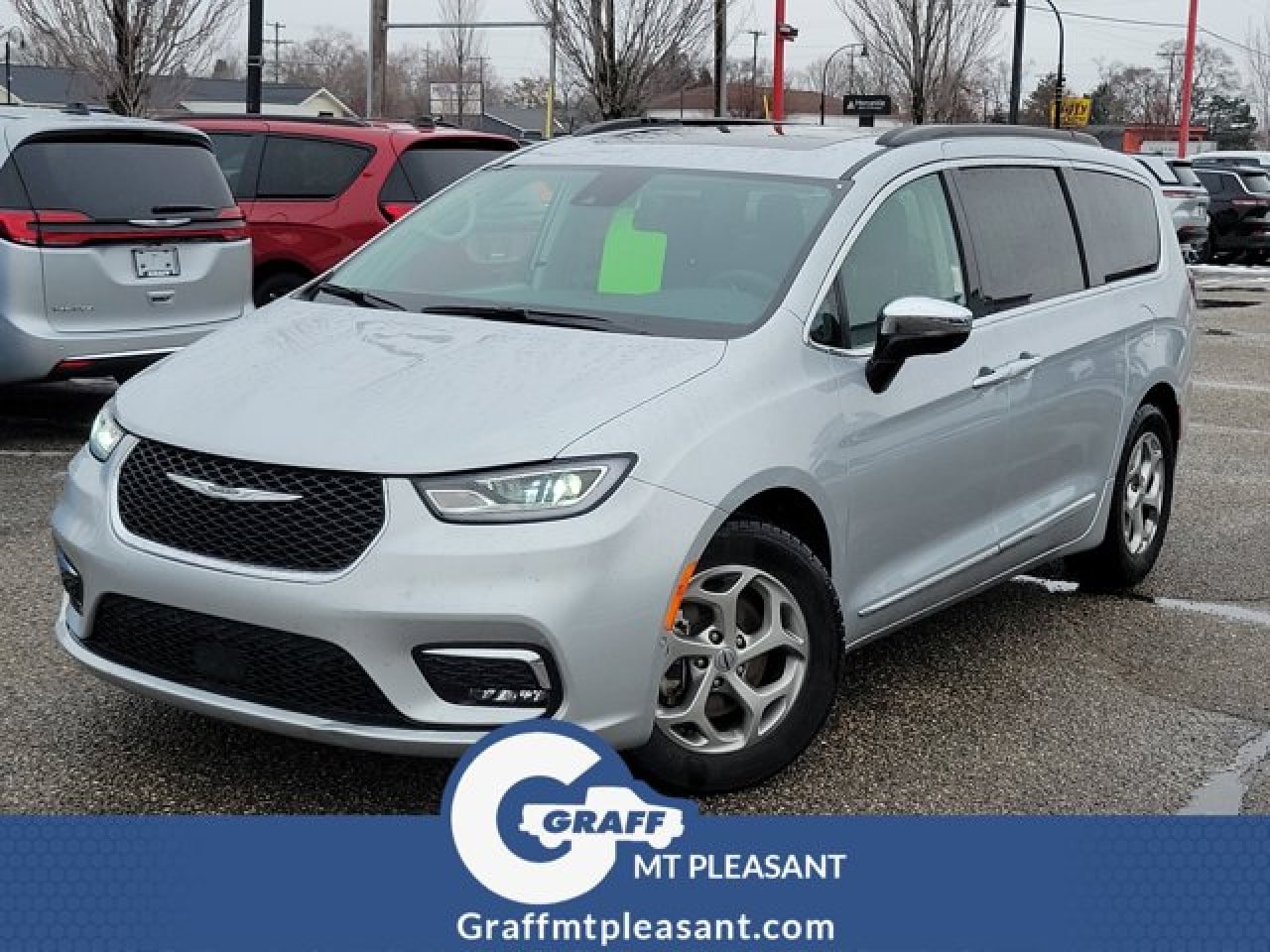 2023 Chrysler Pacifica Limited's photo