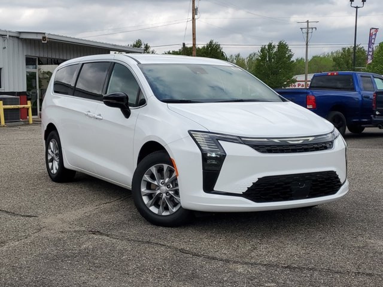 2027 Chrysler Pacifica Select AWD's photo
