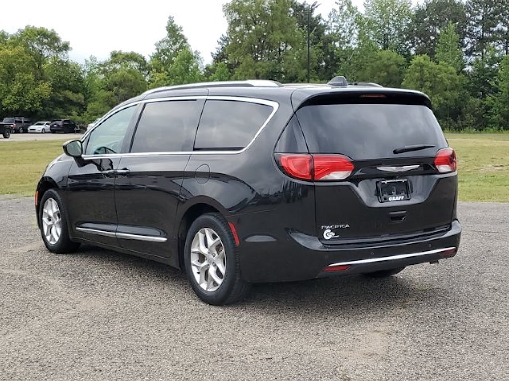 Used 2018 Chrysler Pacifica Touring L Plus Minivan/Van