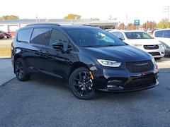 2026 Chrysler Pacifica LIMITED Passenger Van