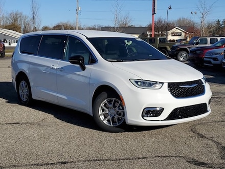 2026 Chrysler Pacifica SELECT Passenger Van