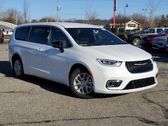 2026 Chrysler Pacifica SELECT Passenger Van