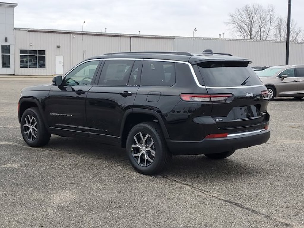 2025 Jeep Grand Cherokee Limited photo 3