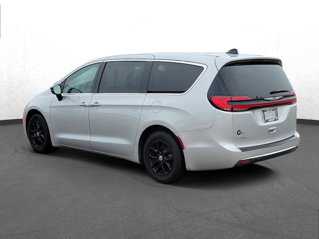 Used 2024 Chrysler Pacifica Touring L Minivan/Van