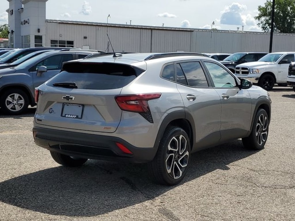 Used 2025 Chevrolet Trax 2RS SUV