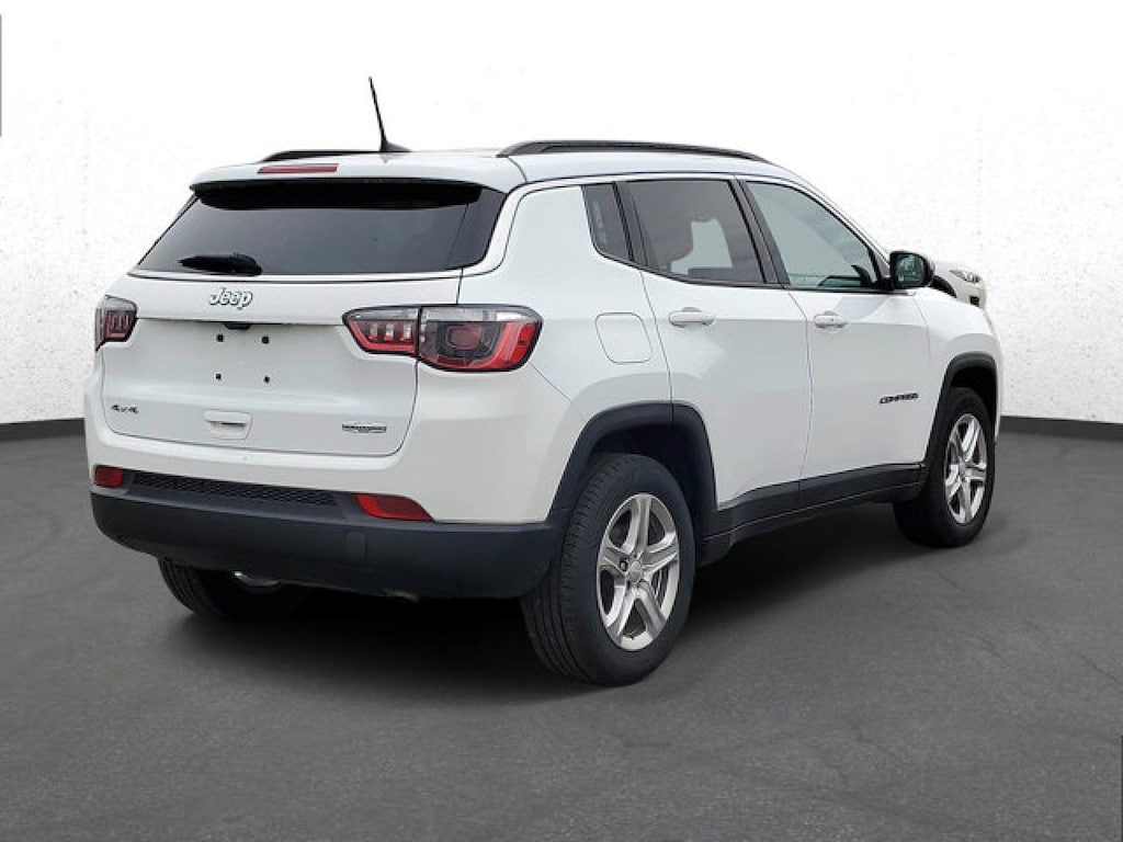 Used 2024 Jeep Compass Latitude SUV