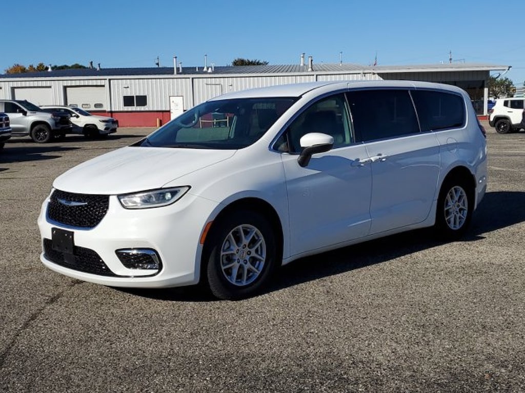 Used 2023 Chrysler Pacifica Touring L Minivan/Van