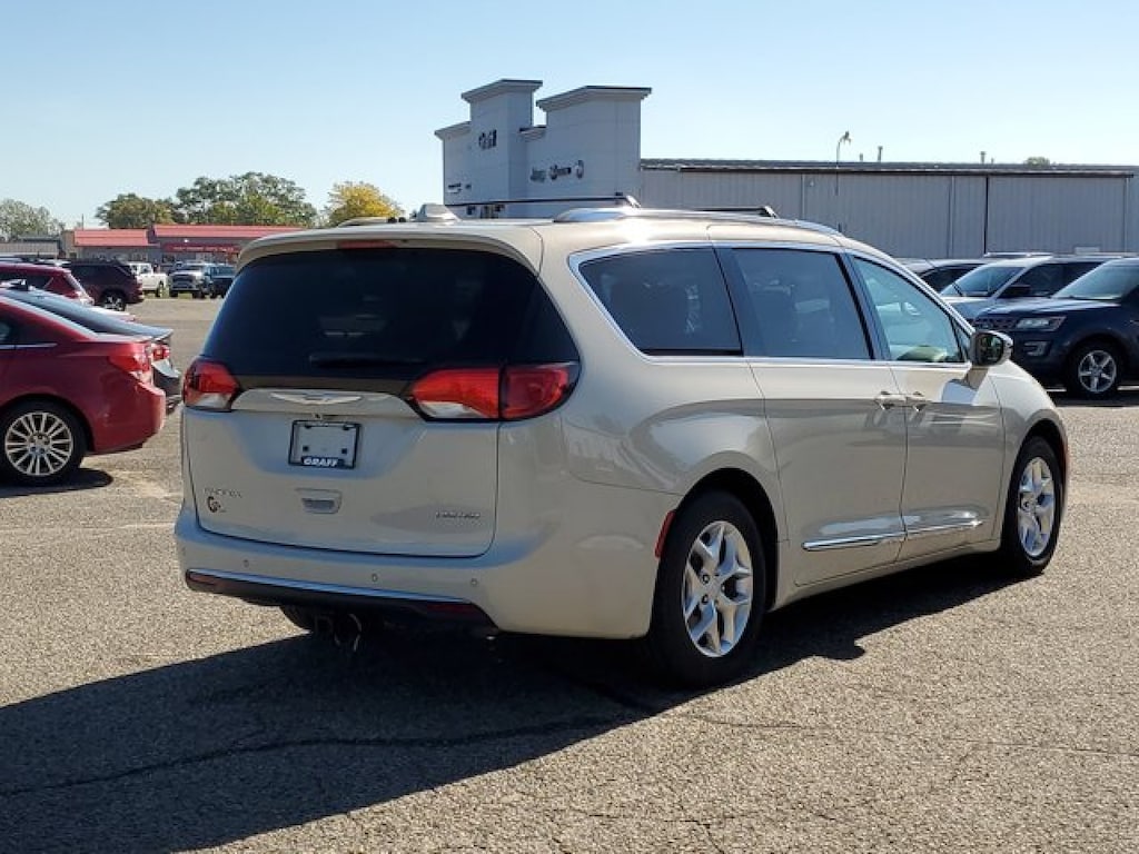 Used 2020 Chrysler Pacifica Limited Minivan/Van