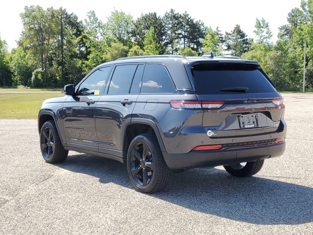 Used 2023 Jeep Grand Cherokee Altitude SUV
