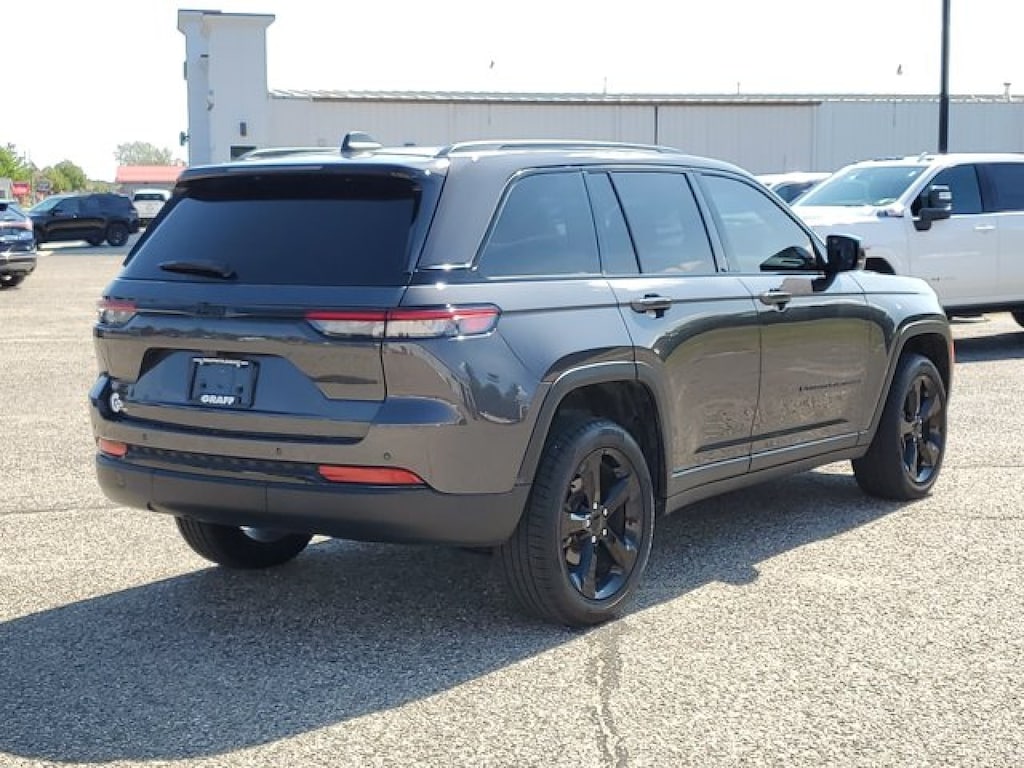 Used 2023 Jeep Grand Cherokee Altitude SUV