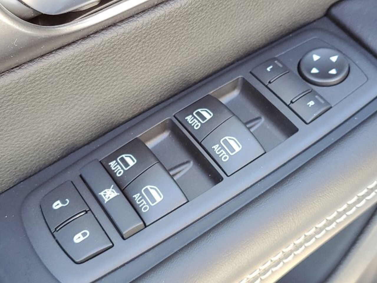 2026 Chrysler Pacifica Select - Photo 26