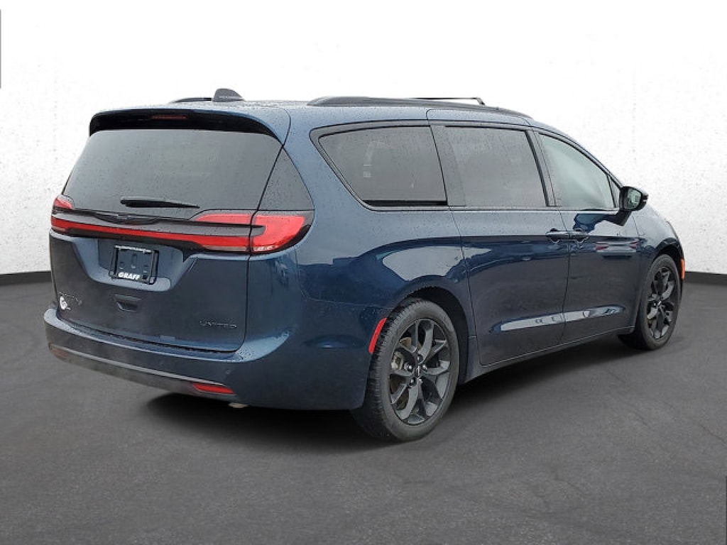 Used 2025 Chrysler Pacifica Limited Minivan/Van