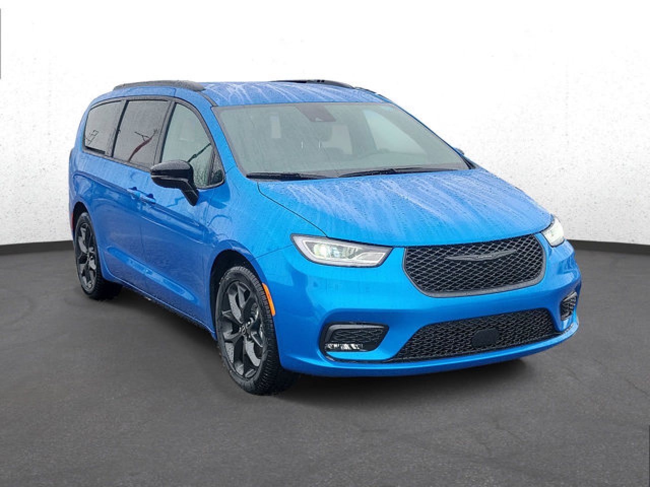 2026 Chrysler Pacifica Select's photo