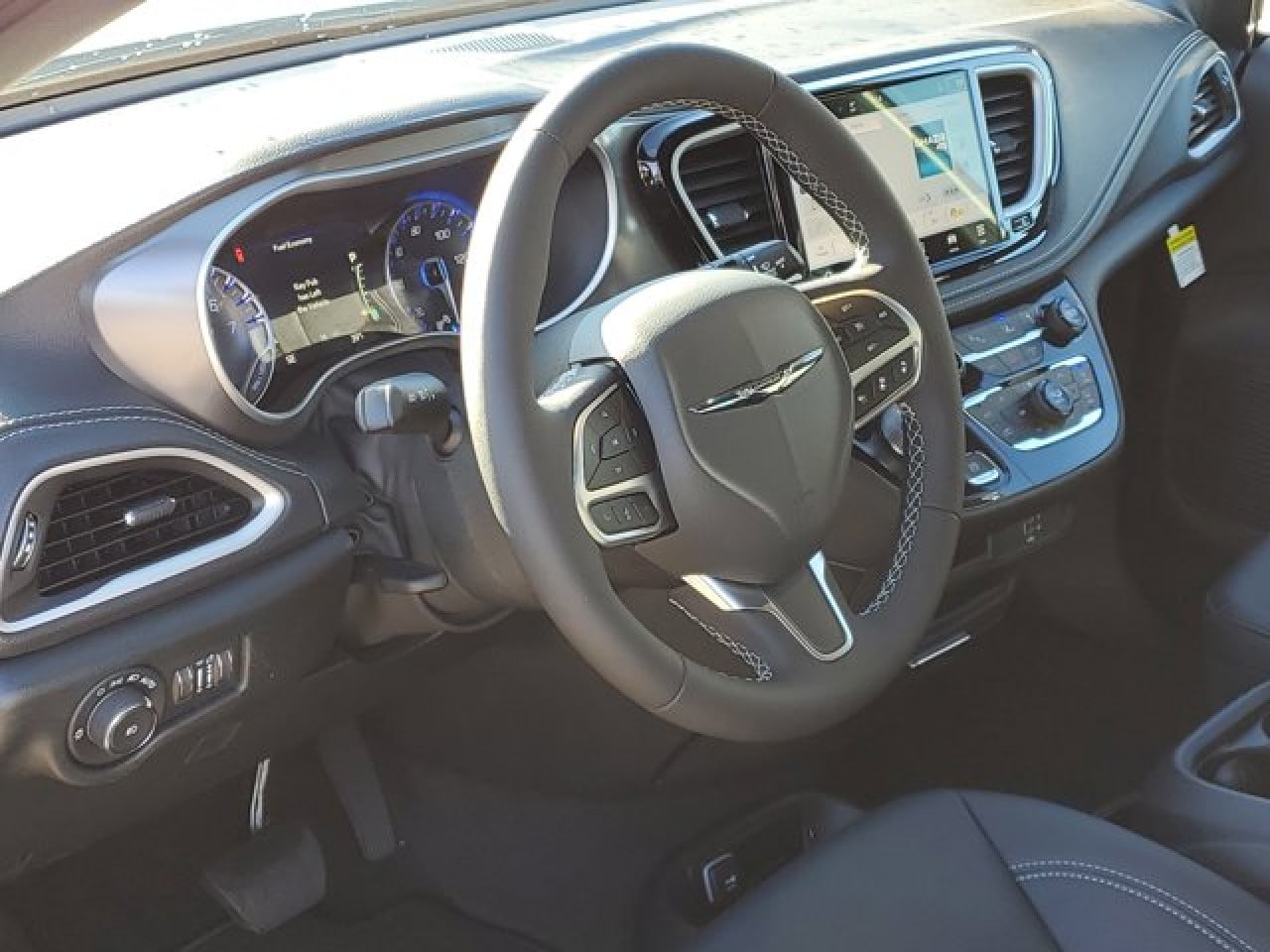 2026 Chrysler Pacifica Select - Photo 7