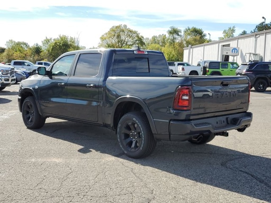 New 2026 Ram 1500 BIG HORN CREW CAB 4X4 5'7 BOX Pickup