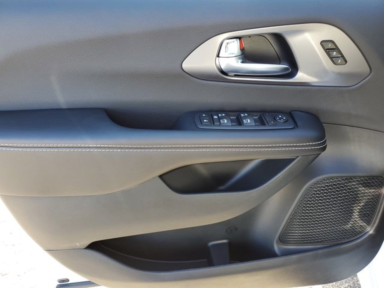 2026 Chrysler Pacifica Select - Photo 24