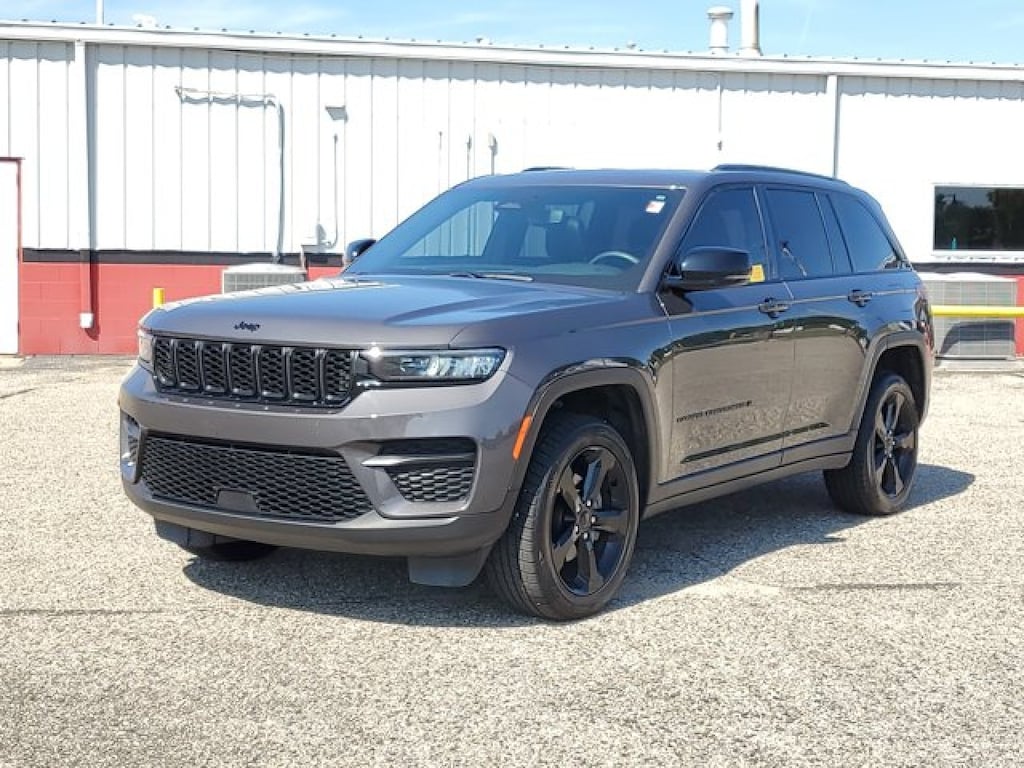 Used 2023 Jeep Grand Cherokee Altitude SUV