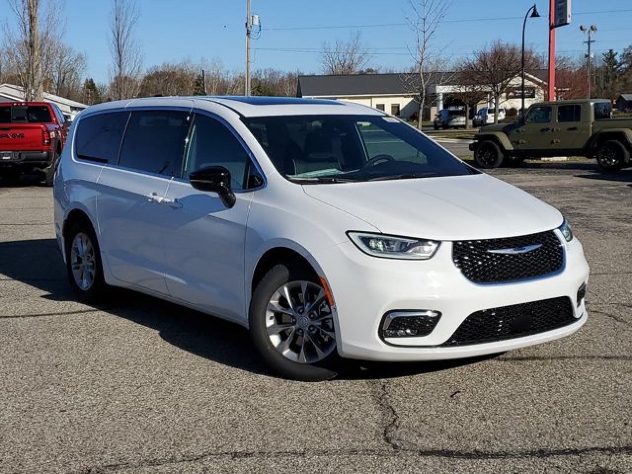 2026 Chrysler Pacifica Limited's photo