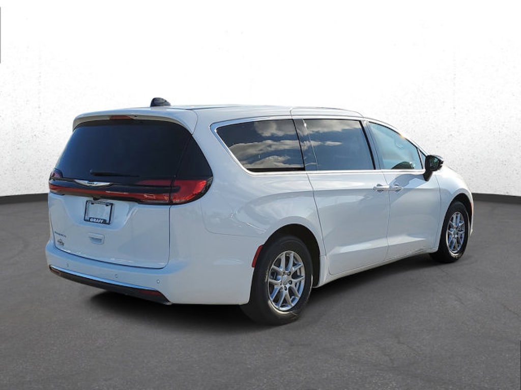 New 2026 Chrysler Pacifica SELECT Passenger Van