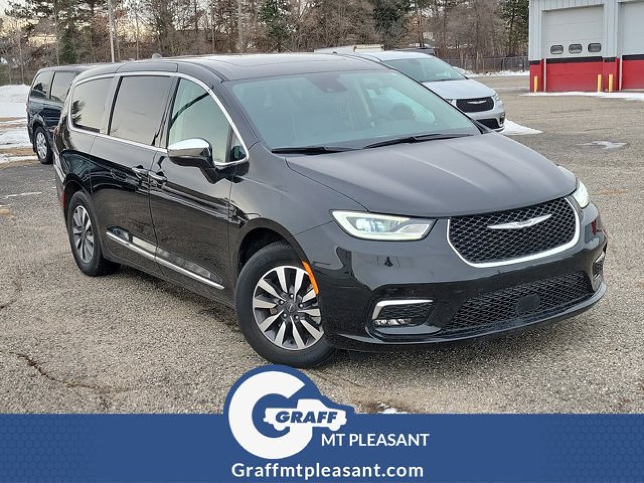 2022 Chrysler Pacifica Hybrid Limited's photo