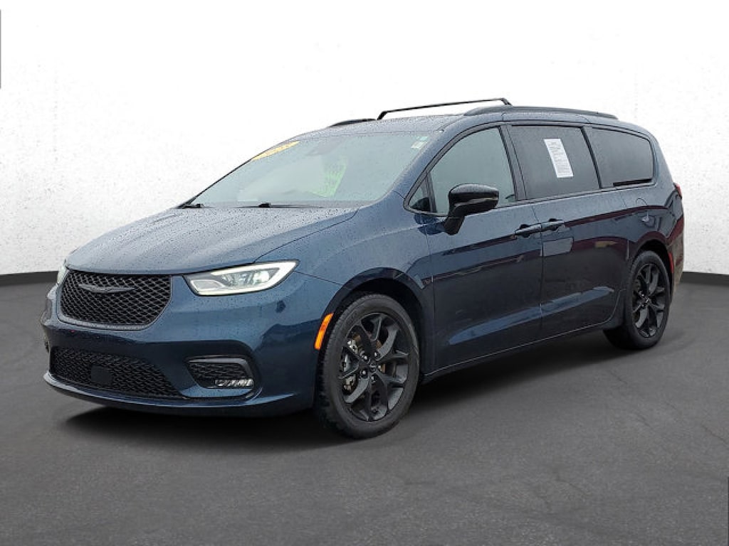 Used 2025 Chrysler Pacifica Limited Minivan/Van