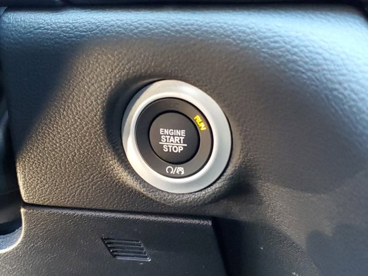 2026 Chrysler Pacifica Select - Photo 12