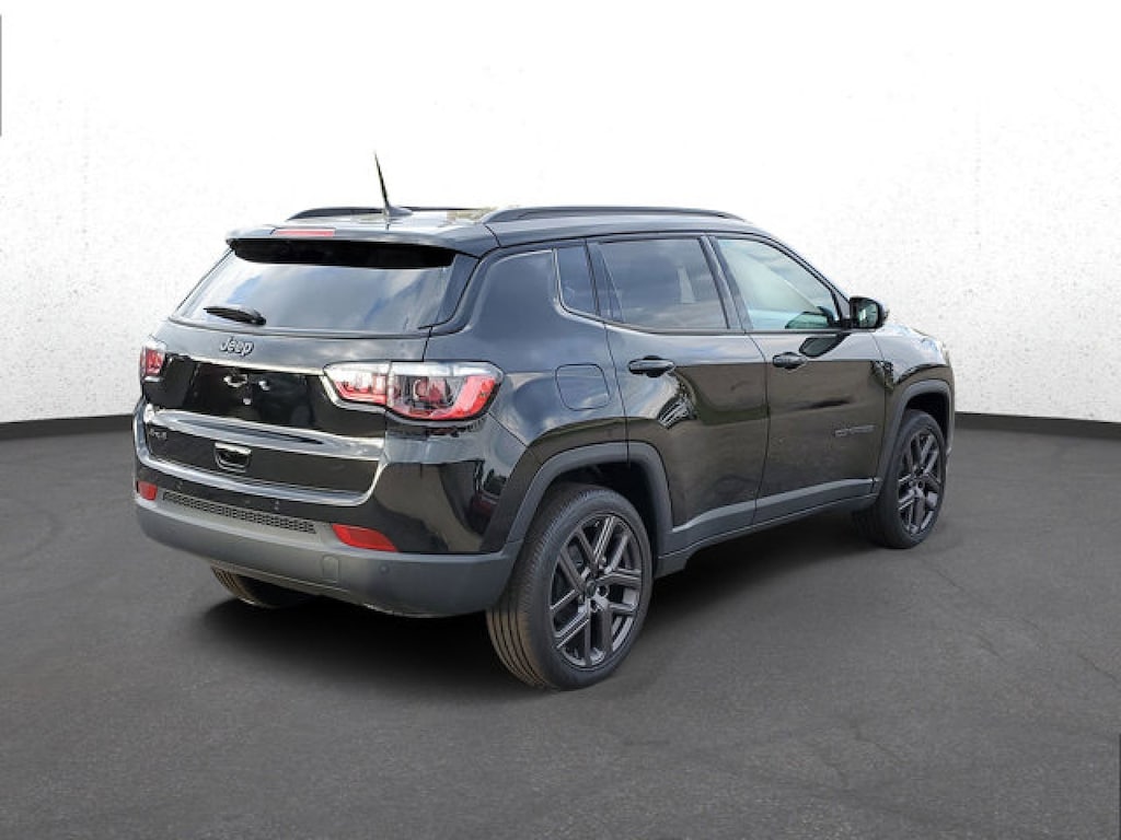 New 2025 Jeep Compass LIMITED 4X4 Sport Utility