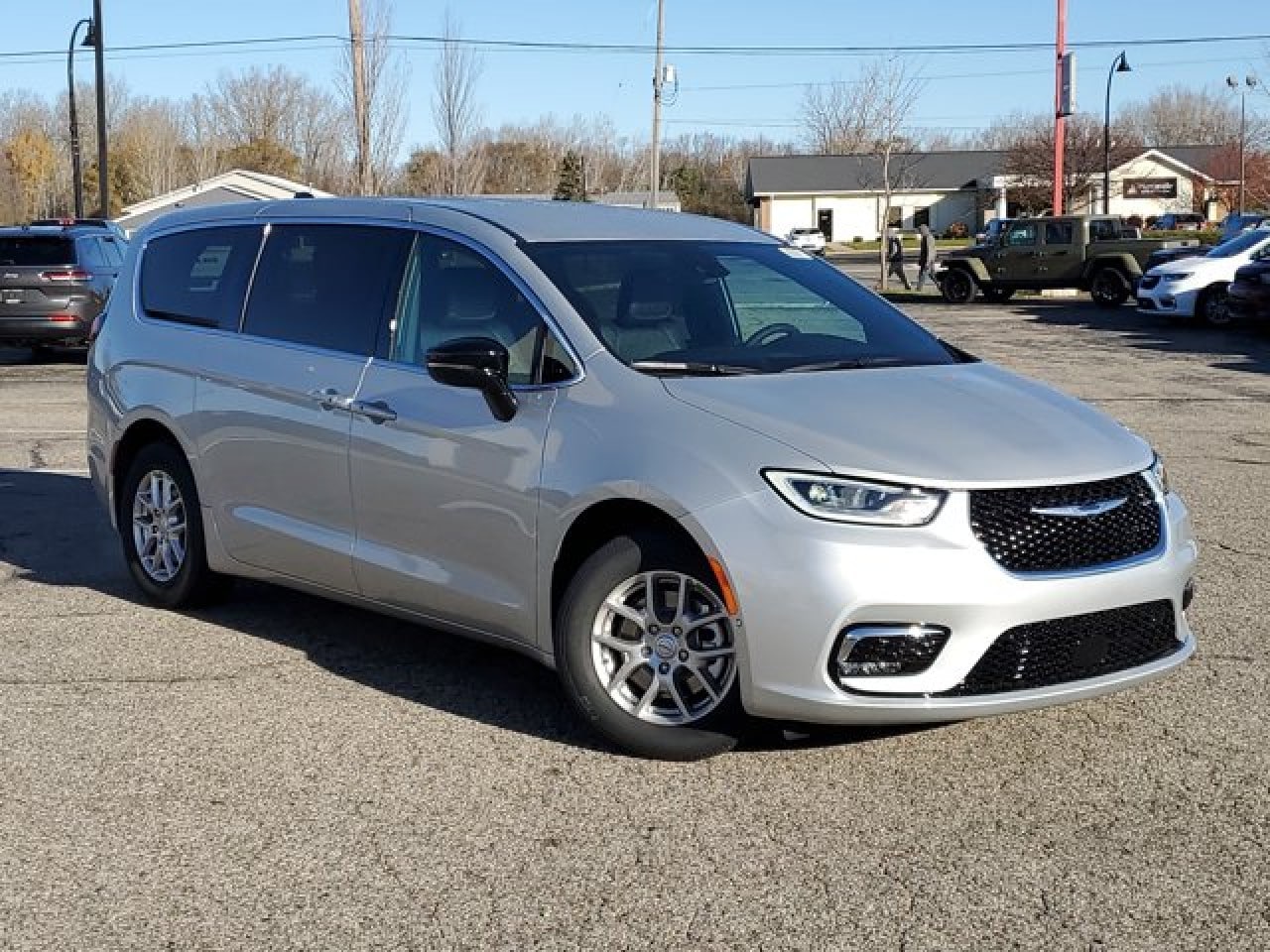 2026 Chrysler Pacifica Select's photo