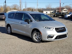 2026 Chrysler Pacifica SELECT Passenger Van