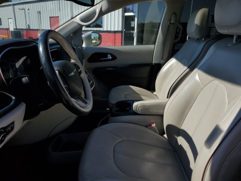 Used 2020 Chrysler Pacifica Limited Minivan/Van