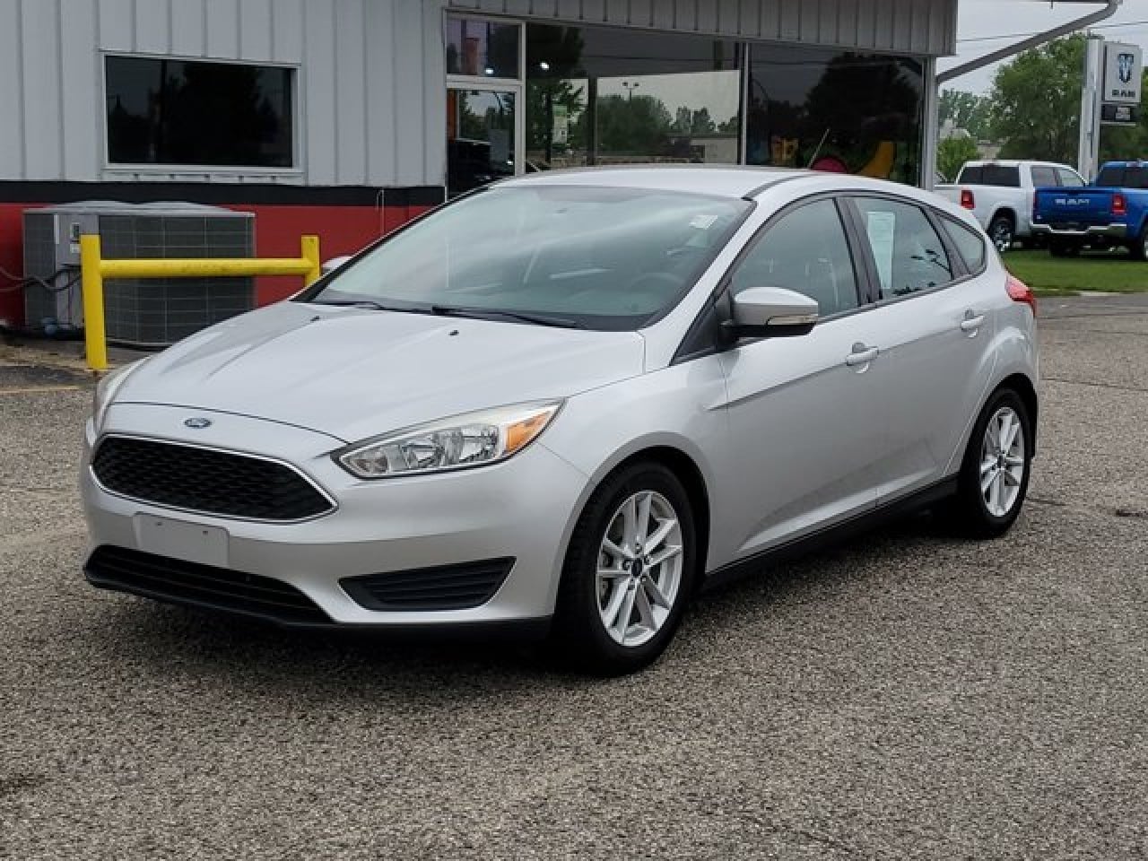 Used 2015 Ford Focus SE with VIN 1FADP3K29FL252582 for sale in Mount Pleasant, MI