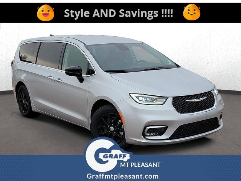Used 2024 Chrysler Pacifica Touring L Minivan/Van