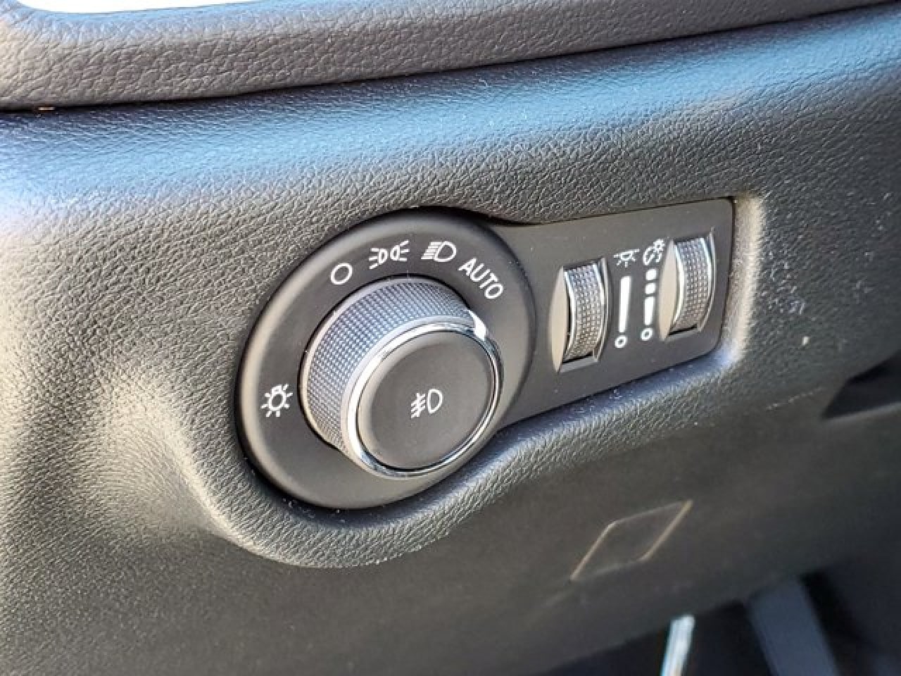 2026 Chrysler Pacifica Select - Photo 8