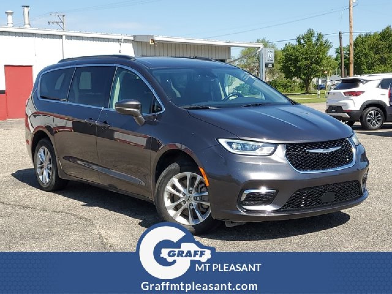 2021 Chrysler Pacifica Touring's photo
