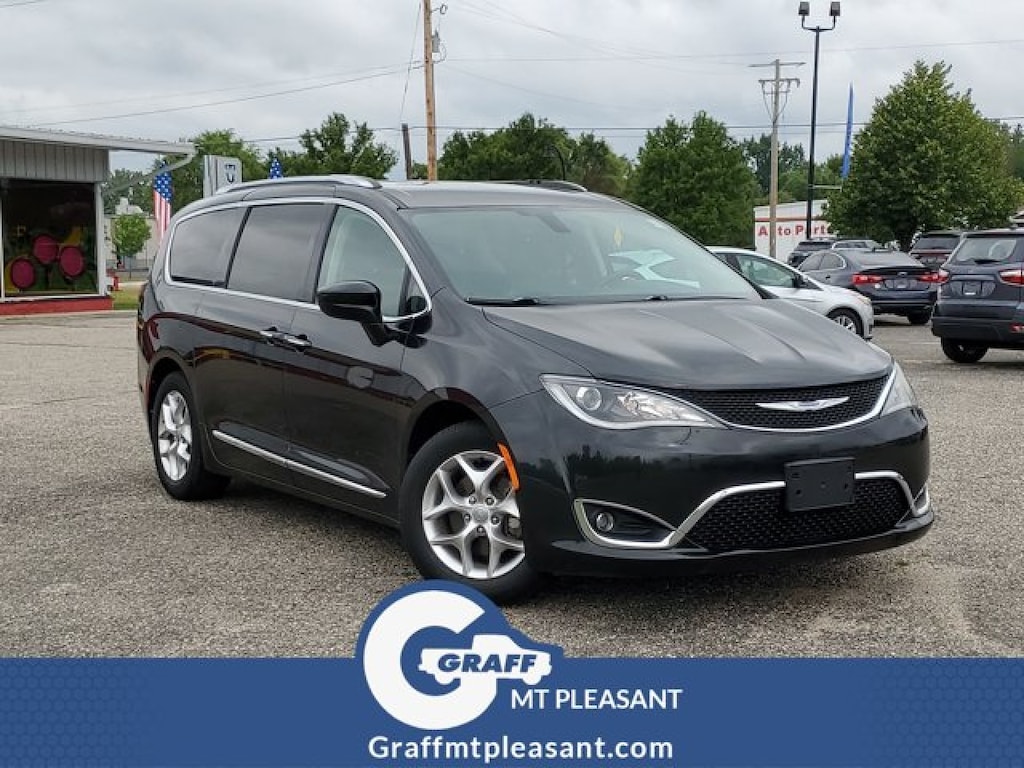 Used 2018 Chrysler Pacifica Touring L Plus Minivan/Van