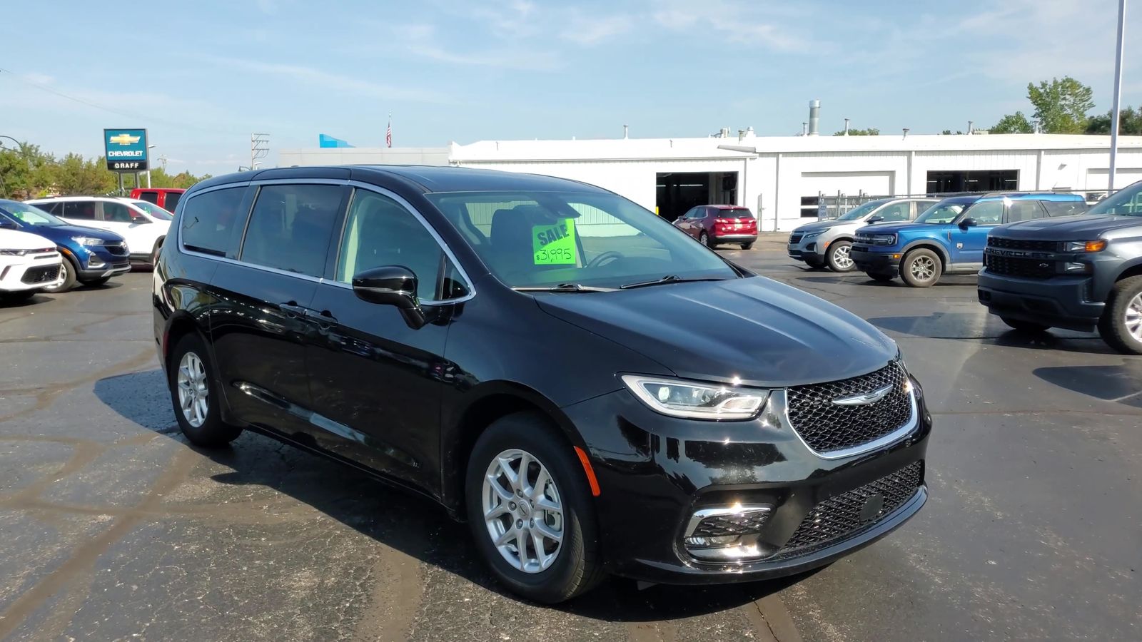 2024 Chrysler Pacifica Touring L photo 2
