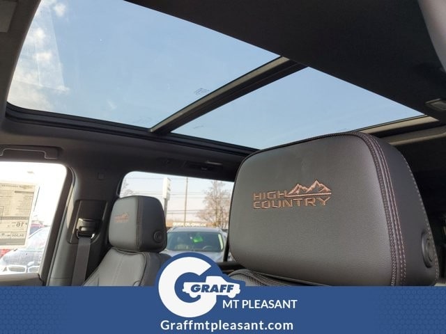 2025 Chevrolet Suburban High Country - Photo 19
