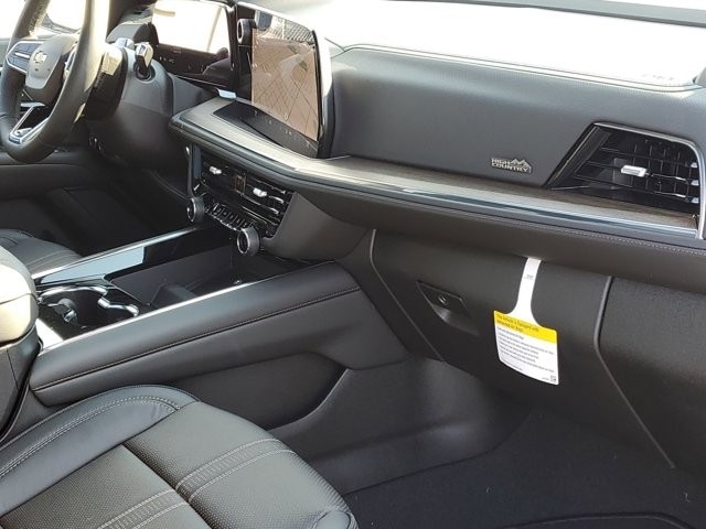 2025 Chevrolet Suburban High Country - Photo 30