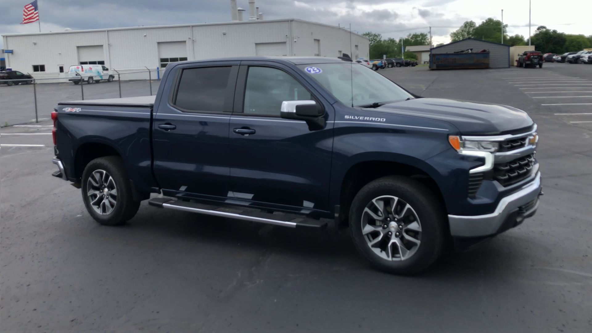 2023 Chevrolet Silverado 1500 LT photo 2