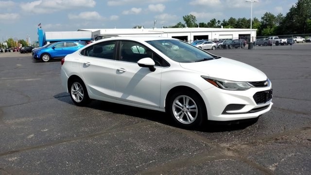 Used 2017 Chevrolet Cruze LT with VIN 1G1BE5SM0H7112834 for sale in Mount Pleasant, MI