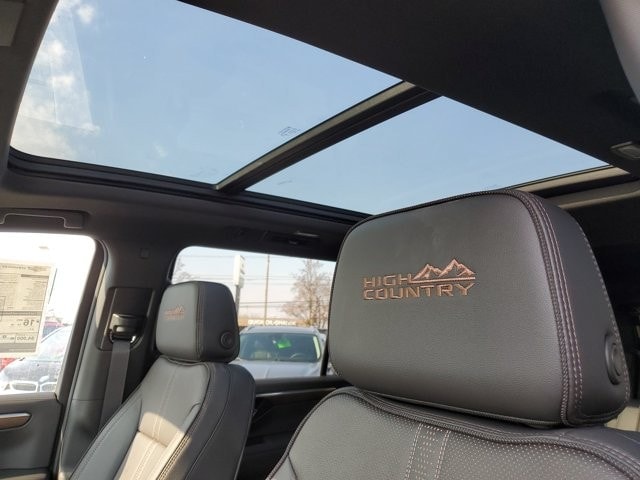 2025 Chevrolet Suburban High Country - Photo 19