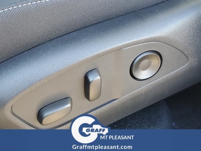 2027 Chevrolet Traverse LT - Photo 6