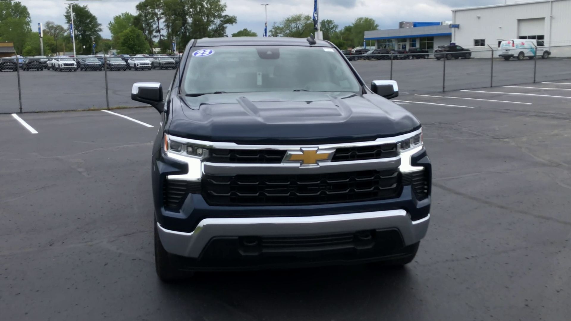 2023 Chevrolet Silverado 1500 LT photo 3