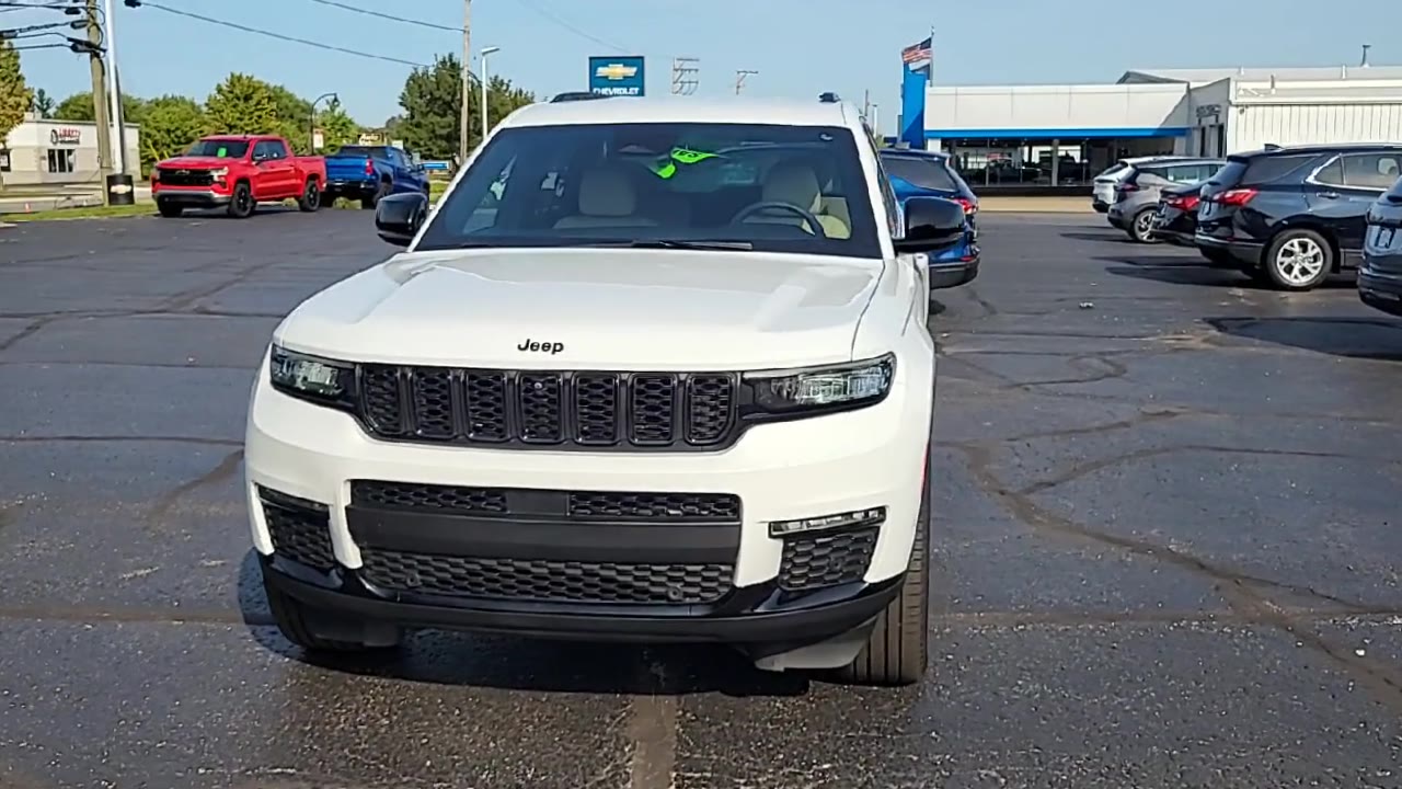 2023 Jeep Grand Cherokee Limited photo 3