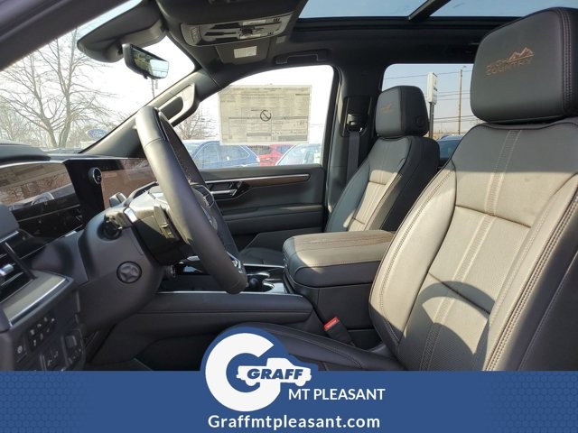 2025 Chevrolet Suburban High Country - Photo 20