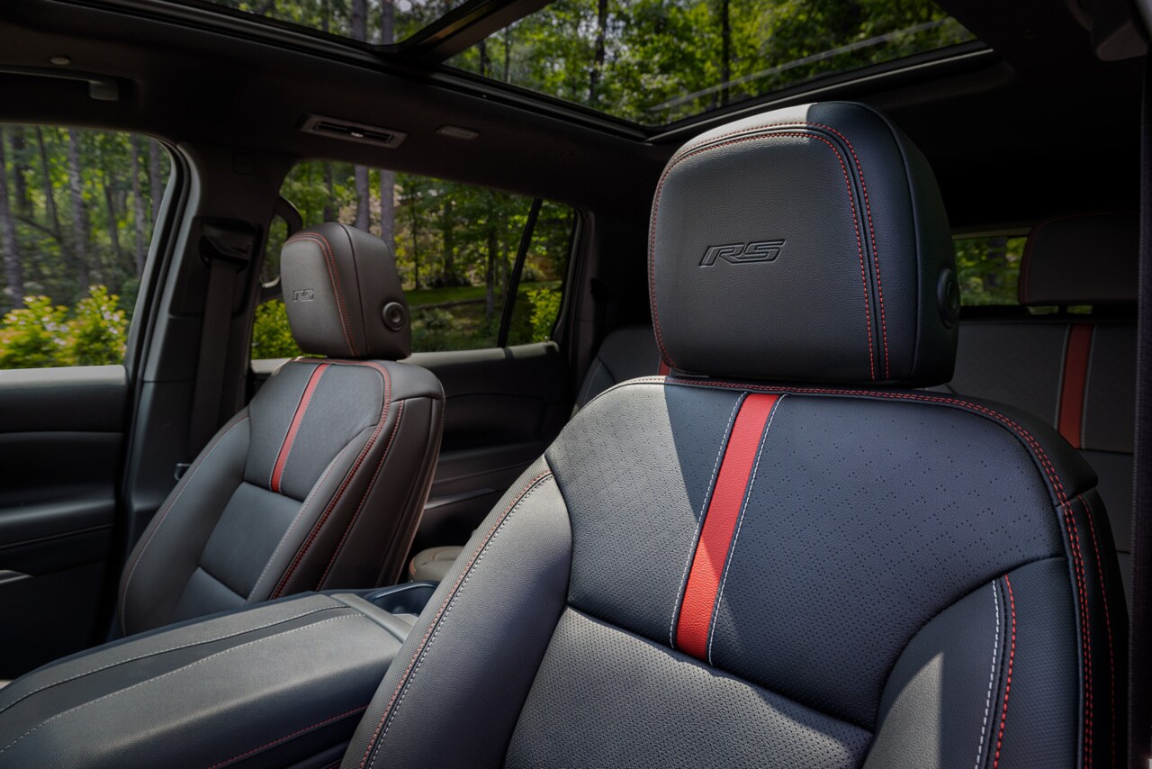 2025 Chevy Traverse RS interior front seats