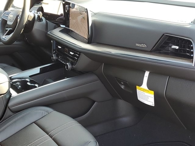 2025 Chevrolet Suburban High Country - Photo 30