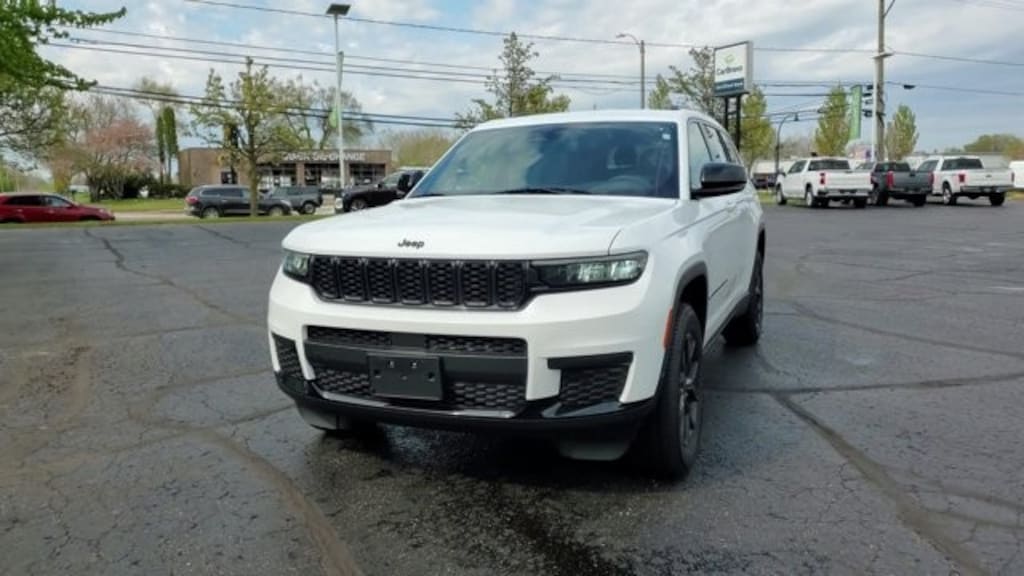 Used 2024 Jeep Grand Cherokee L Altitude