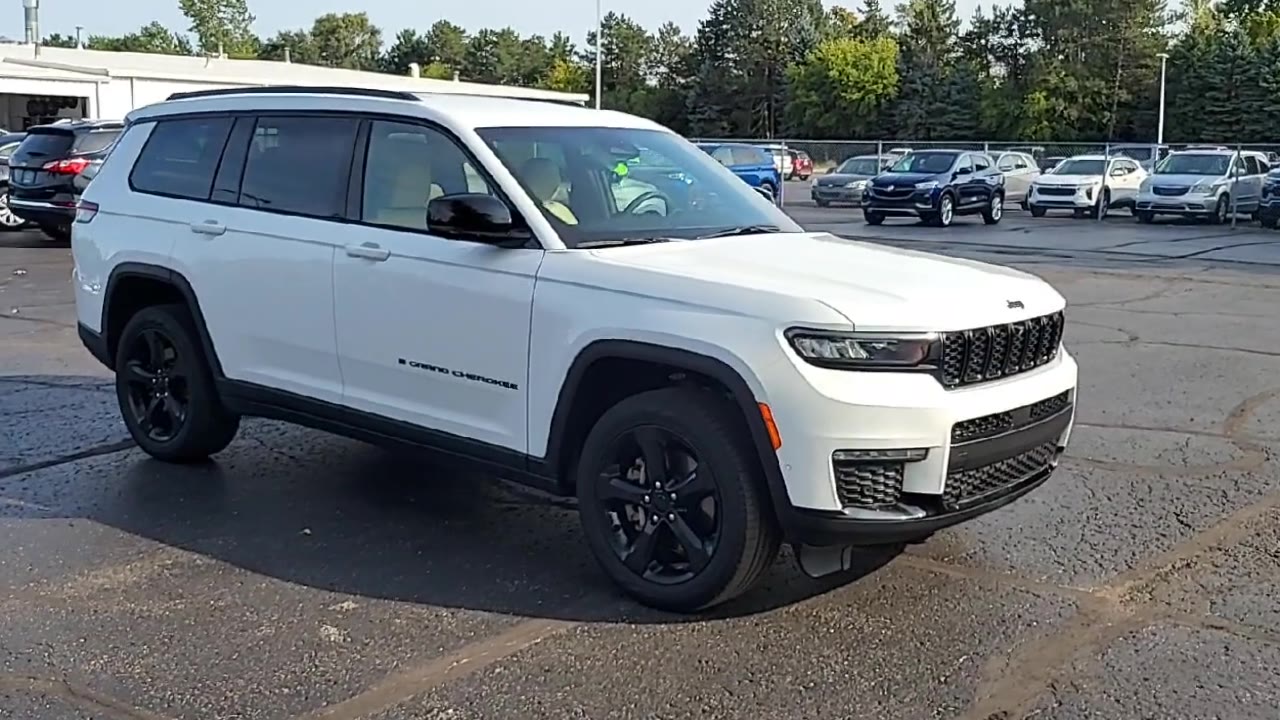 2023 Jeep Grand Cherokee Limited photo 2